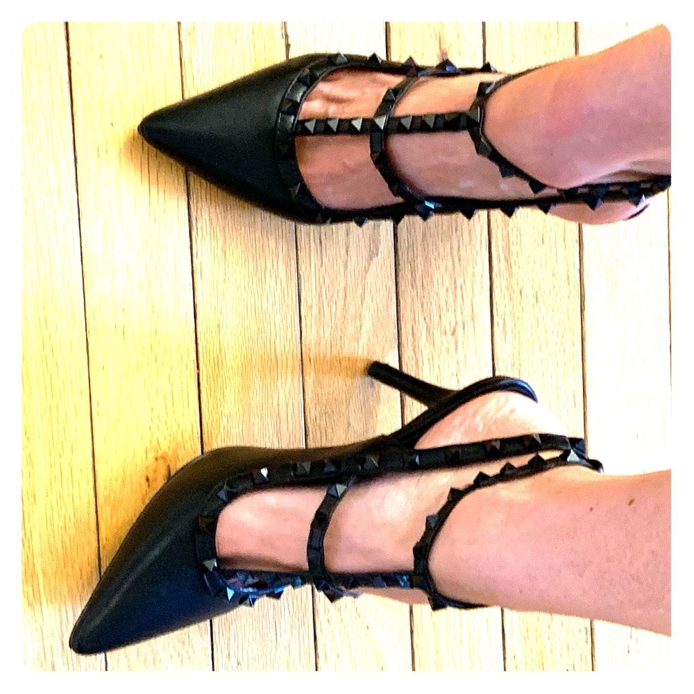 Valentino Garavani Ankle Strap in black